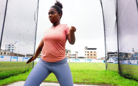 Proyección. Seneida Rodríguez, lanzadora de disco y bala, debutará  en el lanzamiento de jabalina en la prueba.