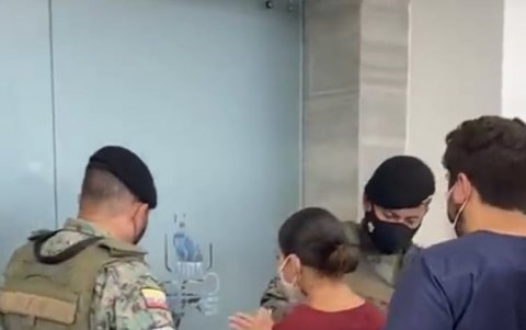 La acción de los estudiantes durante el proceso de inoculación en el HTMC fue viralizada en redes sociales.