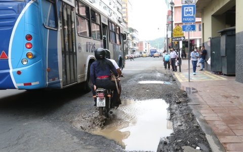 Rumichaca y 9 de Octubre, pleno centro de la ciudad.