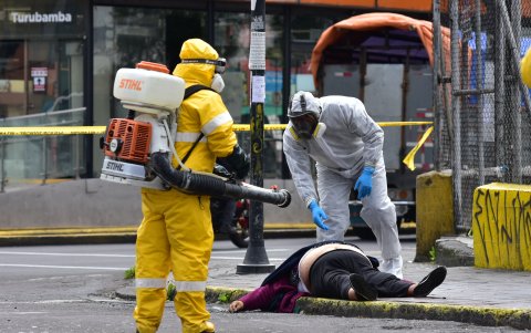 En el sector de Turubamba sur de Quito una mujer falleció con síntomas de COVID.