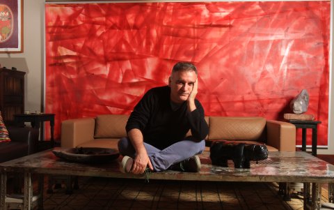 Paco Cuesta recuerda que el melodrama, orginalmente colombiano, fue reescrito para episodios de 45 minutos..