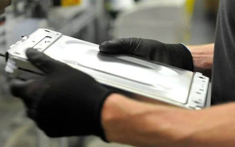 Las baterías de de litio-metal podrían duplicar la capacidad de la batería de los autos eléctricos y, así, doblar su autonomía