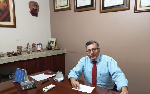 Magíster en Tributación y experto en temas de delitos financieros.