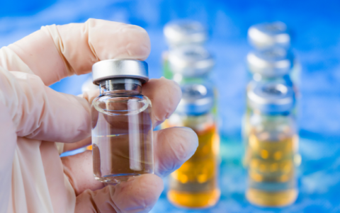 Bruselas lleva días criticando que no están llegando a la UE vacunas desde las dos fábricas que AstraZeneca tiene en el Reino Unido.