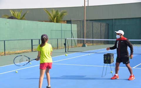 En Ciudad Celeste han empezado a impartir clases de tenis.