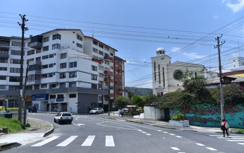 Inmuebles antiguos y edificios conviven en el barrio, que fue fundado en 1917 y cuenta con 76 manzanas.