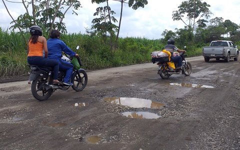 Para los conductores de motos es un viacrucis circular por esta arteria.