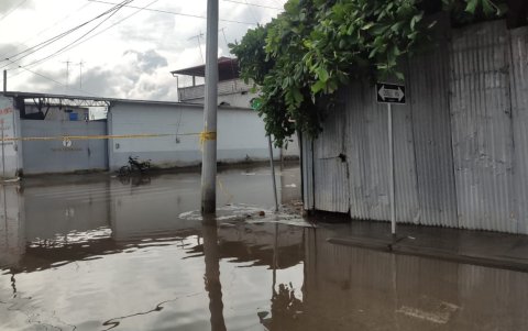 Zonas donde hay asentamientos irregulares y donde no ha llegado aún el alcantarillado pluvial, quedaron bajo el agua.