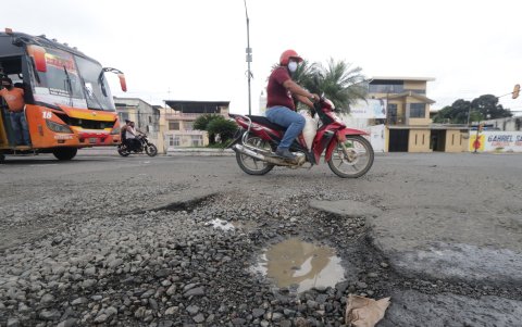 Las depresiones la sufren todos: conductores de motos, vehículos, buses y hasta peatones.