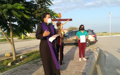 Estaciones. El sacerdote Marco Murillo reflexiona en cada una de las estaciones