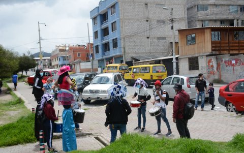 Vecinos se quejan de que quienes acuden a la localidad no respetan el distanciamiento y se sacan o llevan mal puesta la mascarilla.