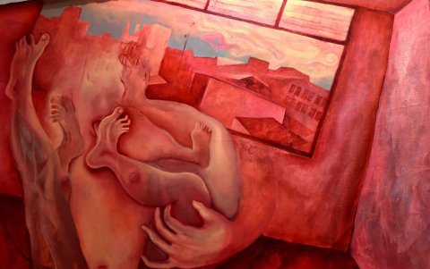 La exhibición cuenta con lienzos en gran formato, que se exponen en las íntimas habitaciones del centro cultural.
