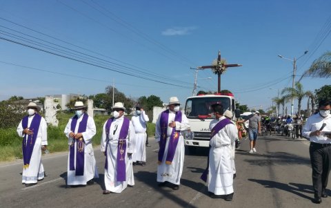 La caminata esta vez se realizó por cinco kilómetros. Desde las casas, los feligreses participaron de la jornada.
