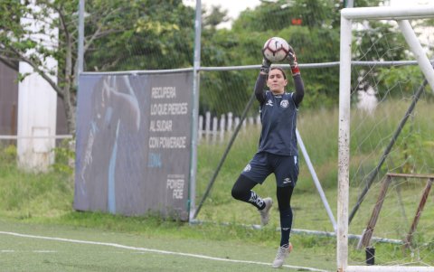 Rafaela Lozano busca ganarse la titularidad en el arco ciudadano.