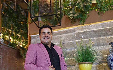 Se define como un hombre sencillo, de arroz con queso.