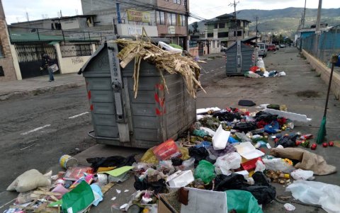La recolección de basura complica a la capital.
