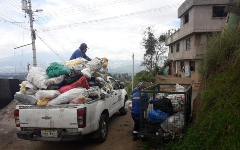 La recolección de basura complica a la capital.