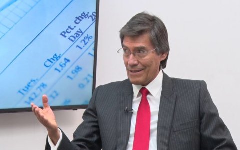 Actualmente dirige el Observatorio de la Política Fiscal.