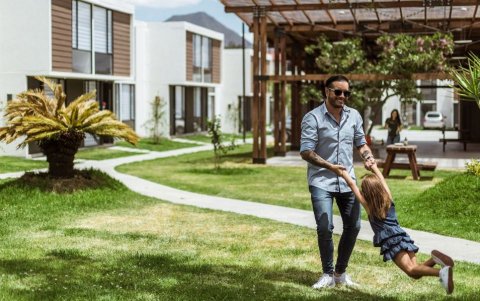 viviendaLa compra de la primera vivienda es la inversión más importante de una familia, pues además de evitar el traumático pago de alquiler, es un bien que queda para los hijos.