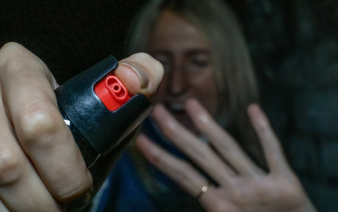 El uso de gas pimienta y de otras armas no letales estará permitido cumpliendo algunos requisitos