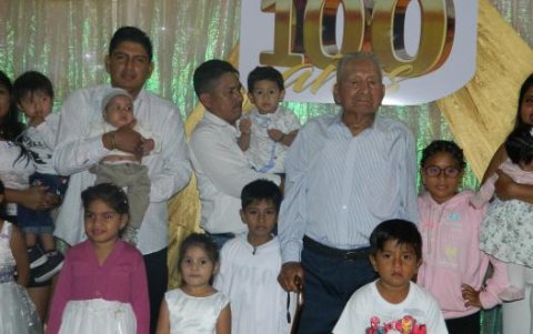 Un recuerdo de cuando Francisco Yagual cumplió 100 años, de esta fiesta han pasado dos años.