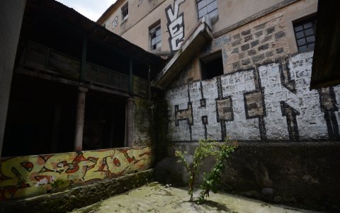 El 80% de la parte de antigua de El Censo tiene daños graves en techos y pisos por lo que intervenirse.