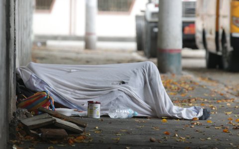 Los chamberos y consumidores de sustancias ilícitas se han tomado las veredas de esta zona.