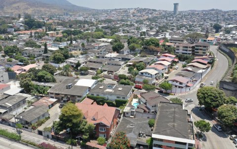 Los Ceibos (foto) y vía a la costa, son otros de los sectores donde los habitantes hacen una correcta disposición de basura.
