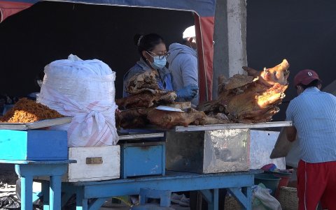 En los exteriores se vendió comida y eso, en algunos puntos, generó aglomeraciones.