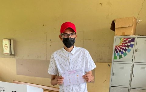 Otro de los jóvenes que optó por esa tendencia.