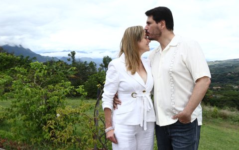 Junto a su esposa Yadira (Palacios) con quien está casado hace 22 años.