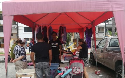 Fuerza Dorian organiza mercados de pulgas a bajo costo para recaudar fondos.