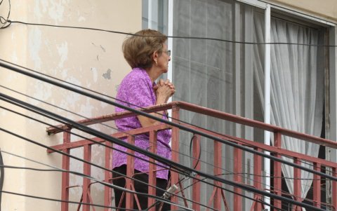 Vecinos se mostraron alarmados ante el hecho ocurrido en el vecindario.