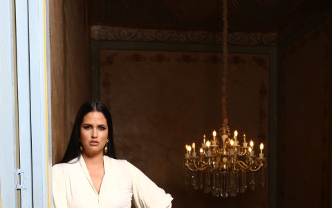 En la actualidad colabora con varias empresas cuencanas como imagen.