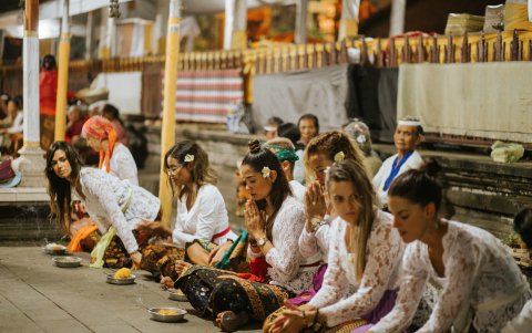 Macarena, en uno de los talleres de Amarapura, en Asia