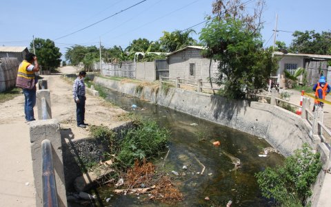 Catorce kilómetros mide el canal y se extiende por al menos 20 barrios.