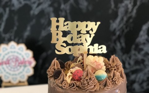 Su oferta es variada y, de ser necesario, personaliza recetas para satisfacer a veganos o intolerantes a la lactosa.