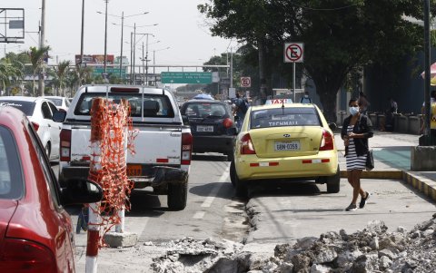 Embotellamiento por la emergencia del IESS del sur.