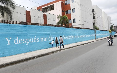 Panorama. En 50 paredes se plasman las frases del proyecto Letras Vivas.