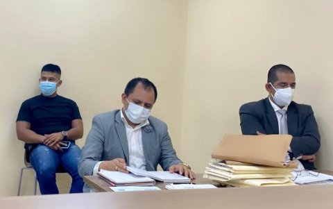 El fiscal César Suárez (c), quien lleva el caso, pidió en audiencia que la jueza se excuse de conocer la causa.