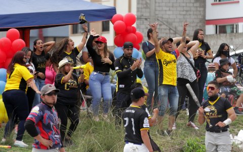 Los hinchas se juntaron para disfrutar de la final. La mayoría se reunió con el mismo grupo familiar.
18 DE ABRIL DEL 2021
. Angelo Chamba. (ag-extra ag-expreso ag-quito)