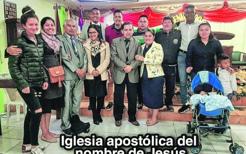 El defensor central asiste a su iglesia en la ciudad de Ambato, donde juega.
