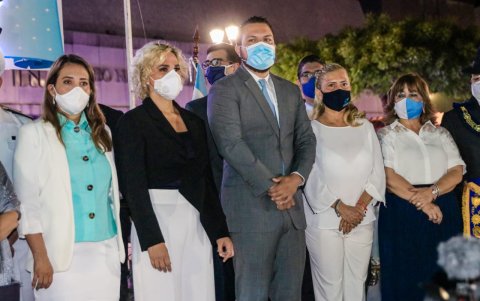 Viteri, junto a algunos concejales, en el saludo a la Aurora Gloriosa.