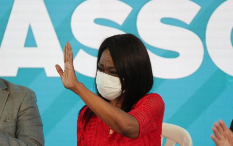 Mae Montaño fue electa como asambleísta constituyente en el 2007, asambleísta nacional por el movimiento CREO en el periodo 2013 - 2017 y reelecta para el periodo 2017 - 2021.