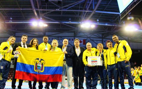 Valeria en el centro junto a la Tri de karate que consiguió varias medallas en los Juegos Panamericanos de Toronto 2015. Quiere reeditar el título en Santiago 2023.
