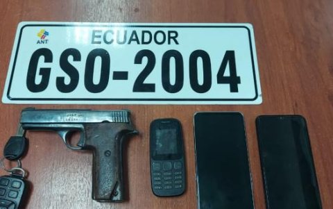 Lo confiscado a los sospechosos.CORTESÍA