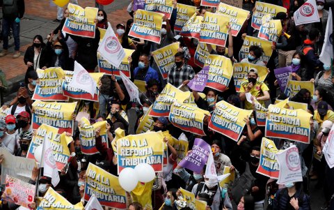 Una batucada participa en la jornada de manifestaciones denominada Paro Nacional.