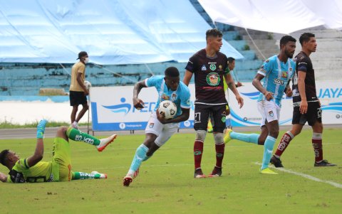 Fajardo también le anotó a Mushuc Runa en el estadio Modelo.