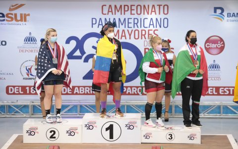 Tricampeona. Dajomes barrió con las medallas en los 76 kilogramos: oro en arranque (115 kilos), envión (135 kg) y total (250 kg).
