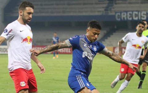 Zapata marcó un golazo en la victoria contra el Bragantino de Brasil.